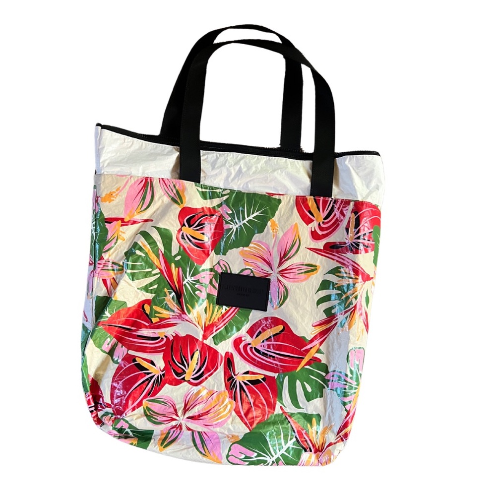 Lex Breezy Zipper Tote
